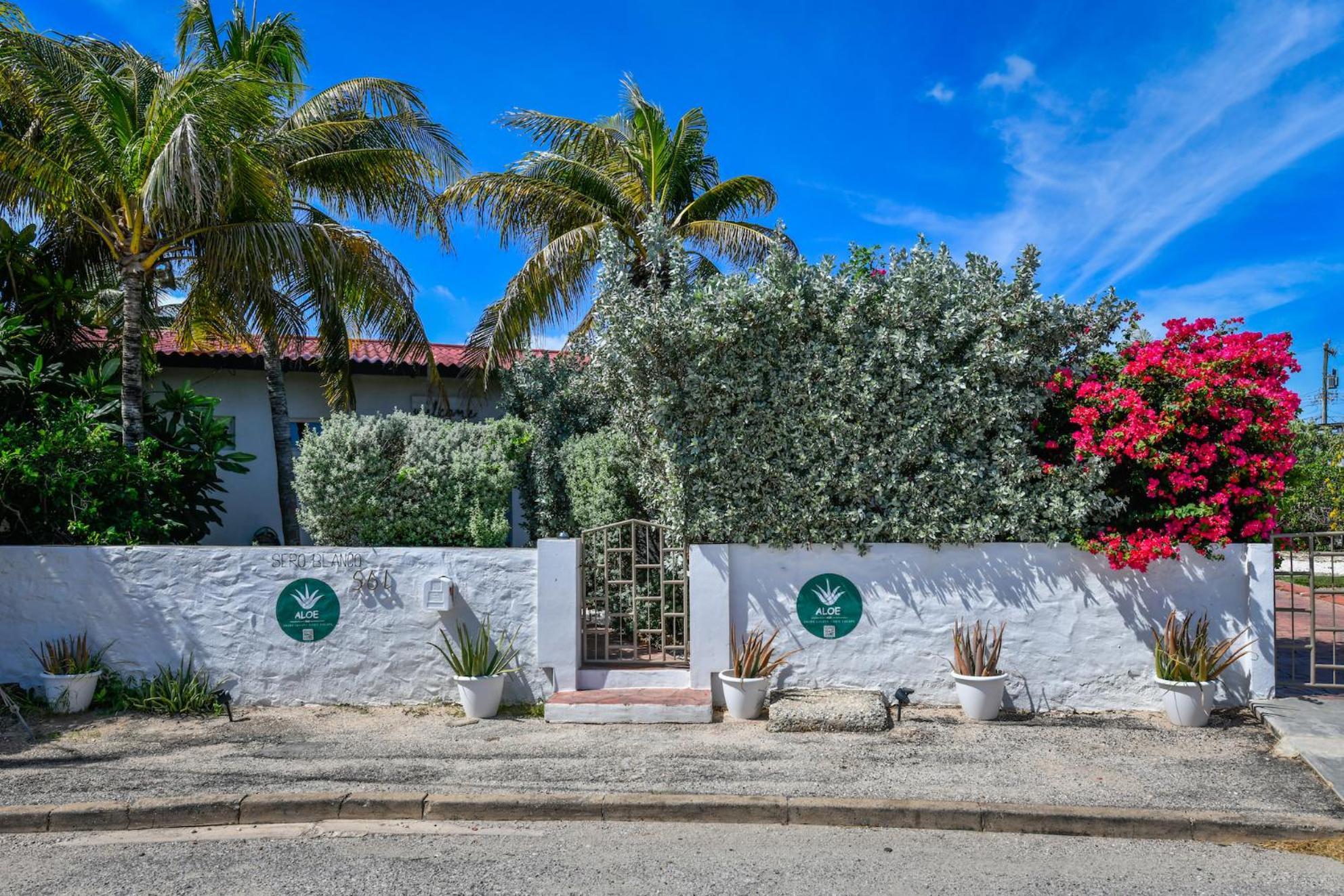 Aloe B&B Ораньестад Экстерьер фото